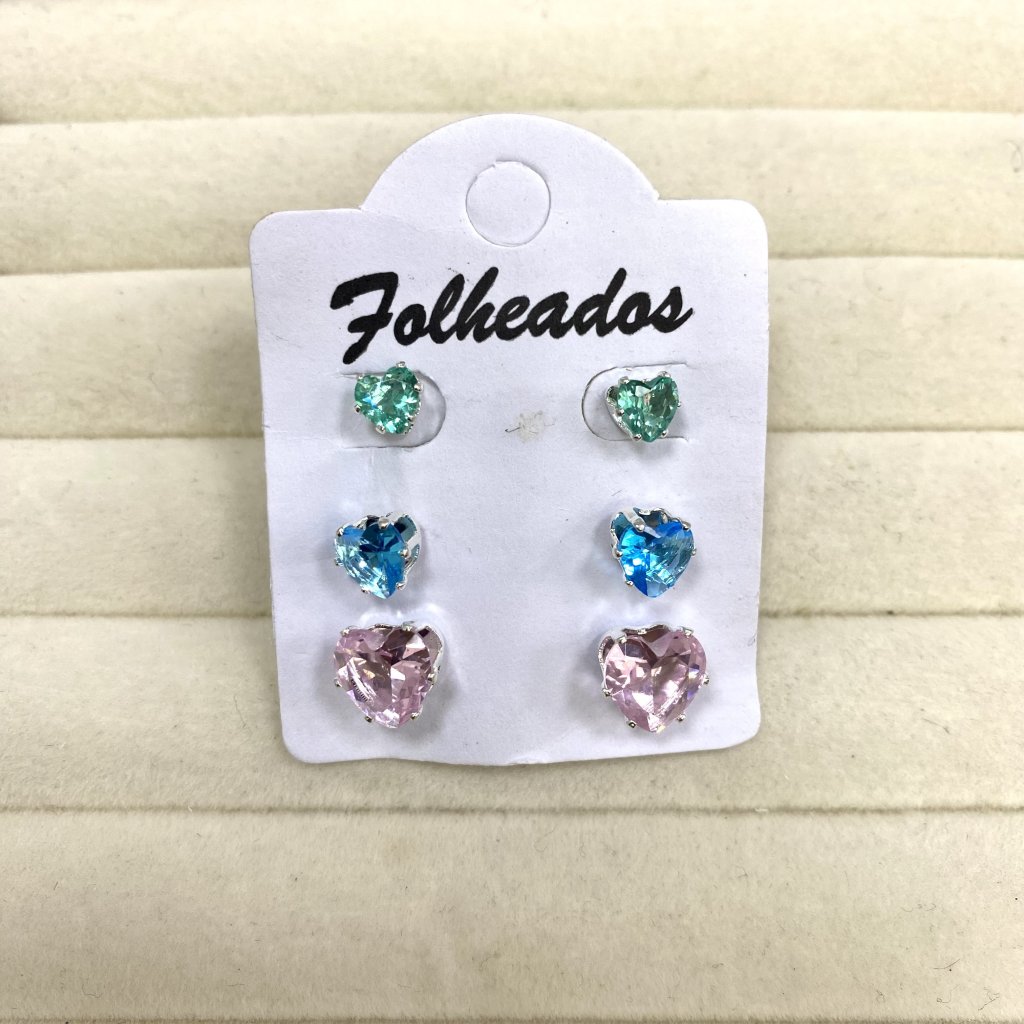 Trio de brincos prata folheado coração verde, azul e rosa tons claros ✨