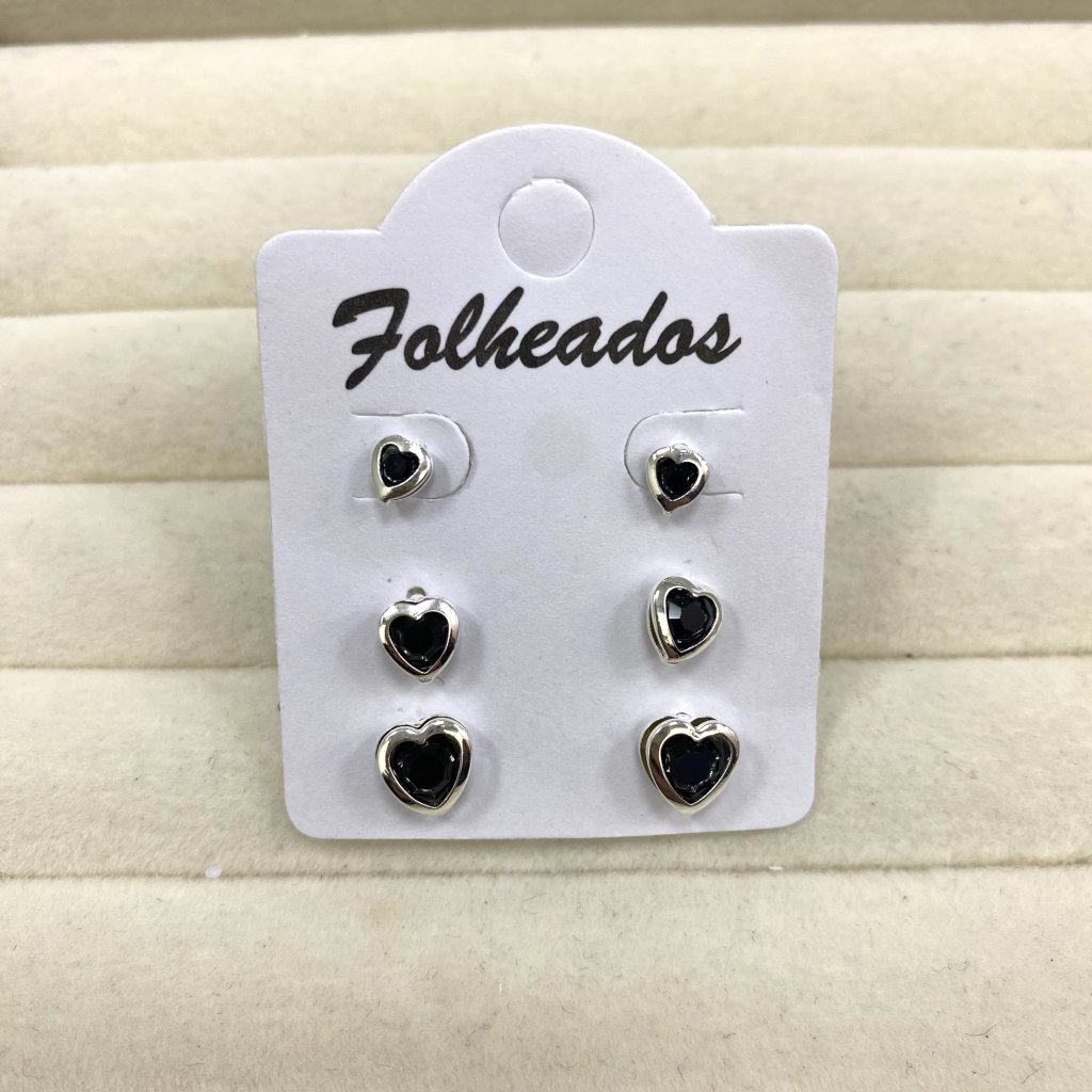 Trio de brincos prata folheado coração com ponto de luz preto 🖤