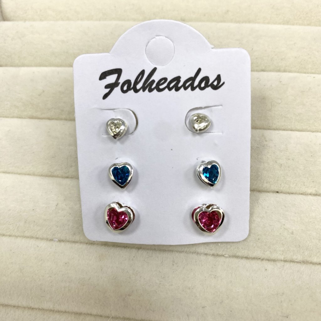 Trio de brincos prata folheado coração com ponto de luz branco, azul e rosa ✨