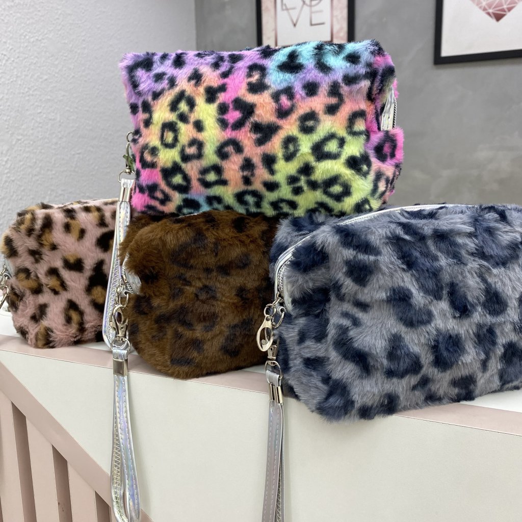 Necessaire Modelo pelúcia oncinha ✨ 