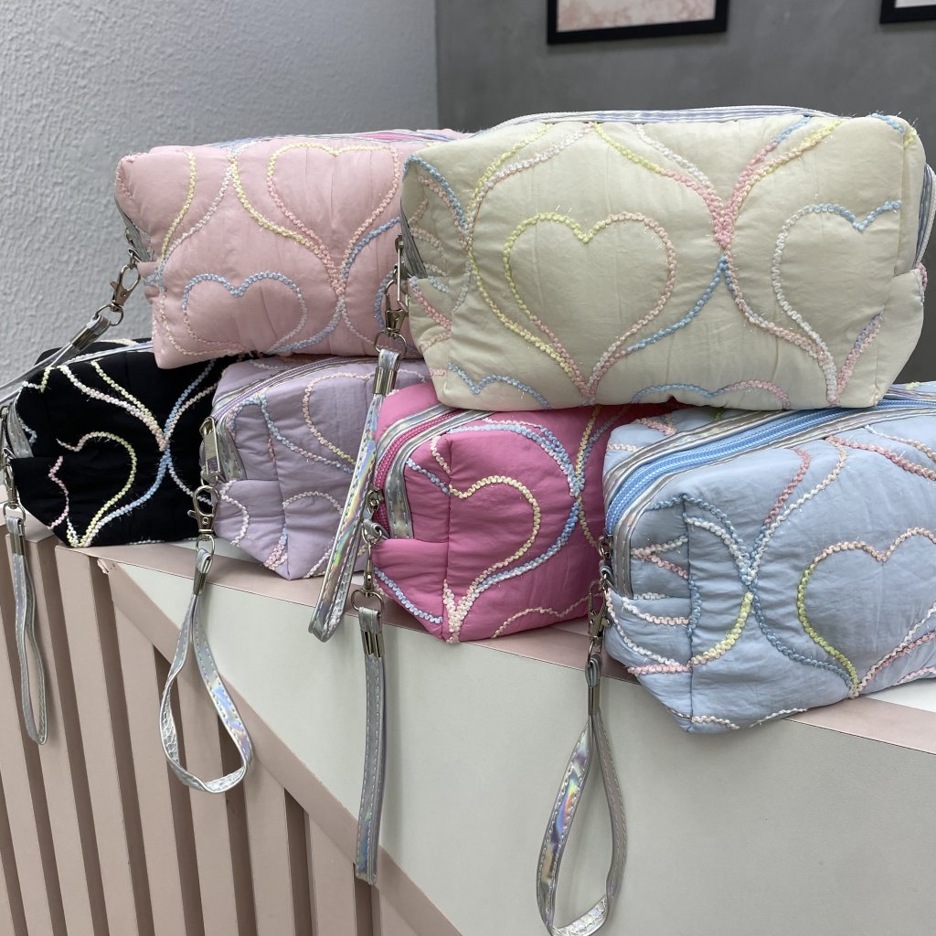 Necessaire Modelo tecido e coração costurado ✨