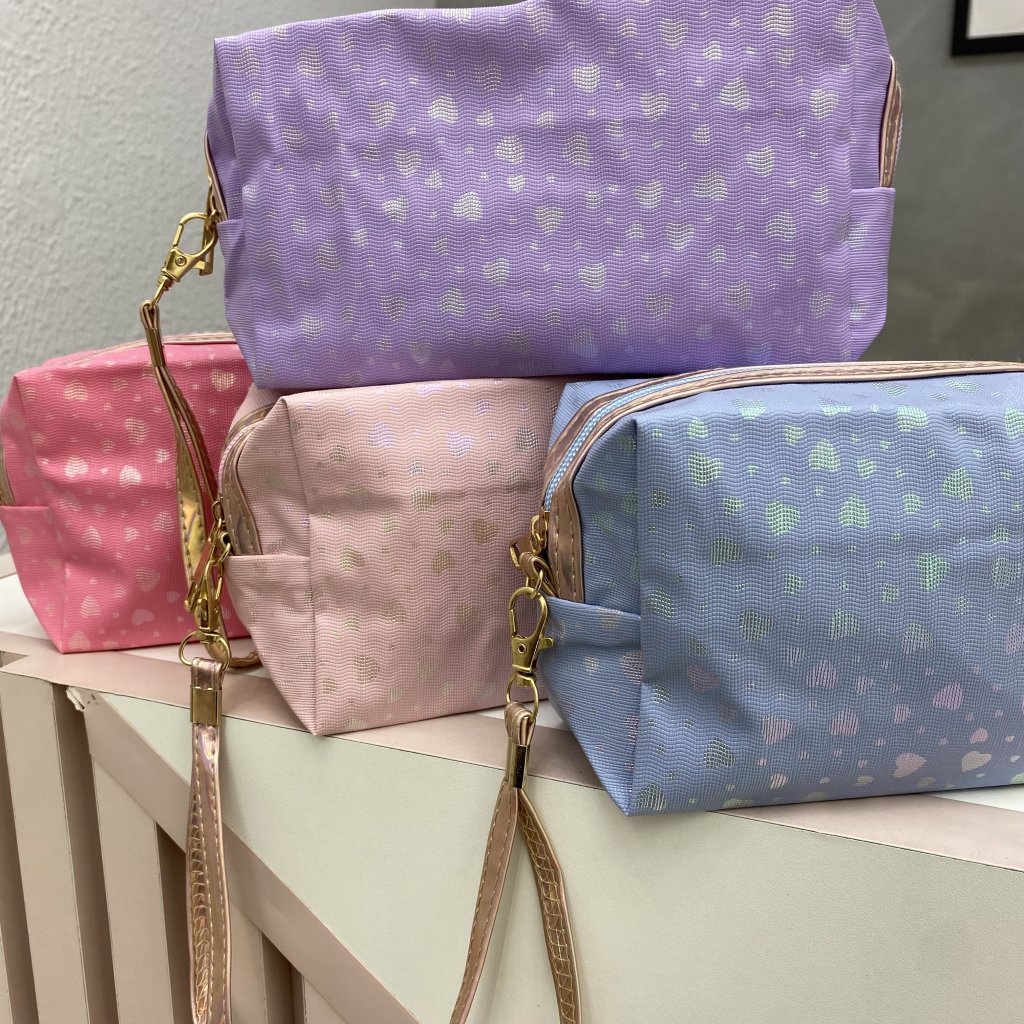 Necessaire Modelo courino c/ coração holográfico ✨