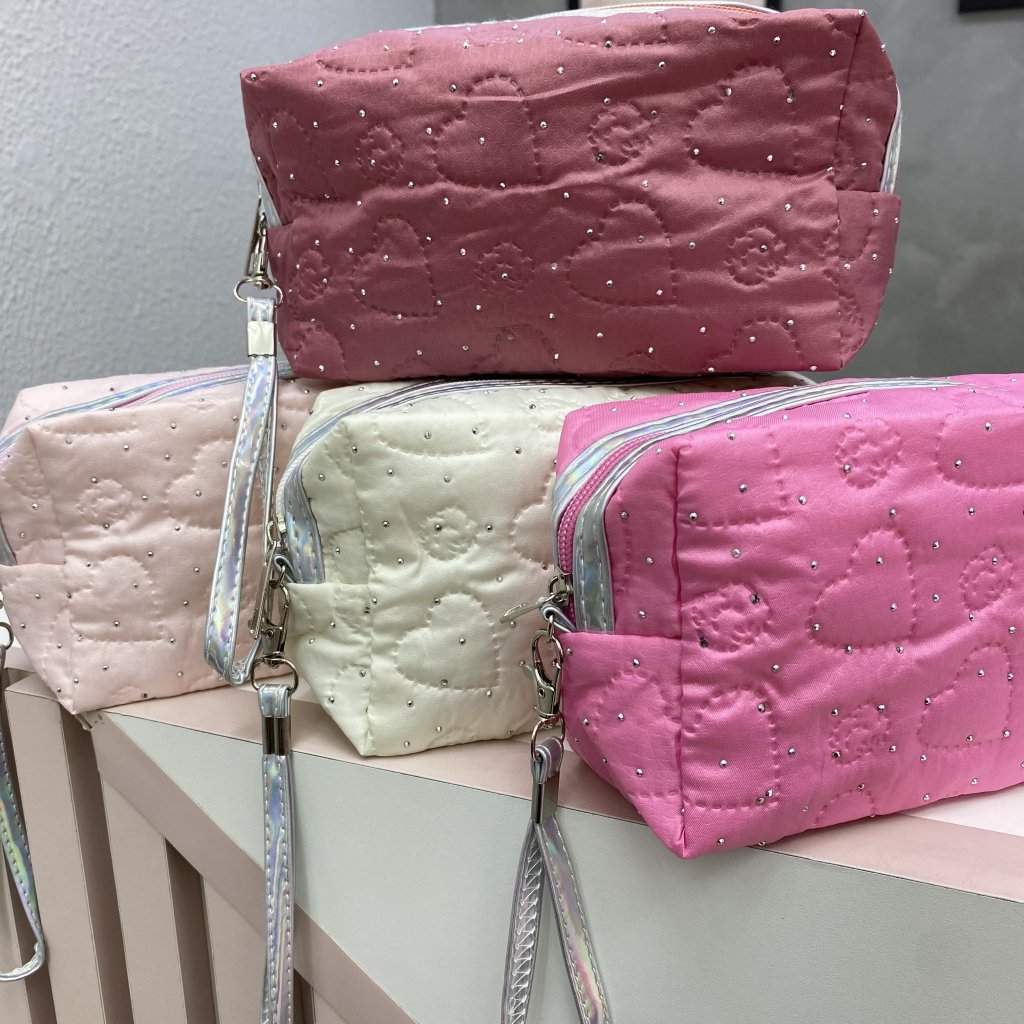Necessaire Modelo tecido coração e mini bolinha de brilho ✨