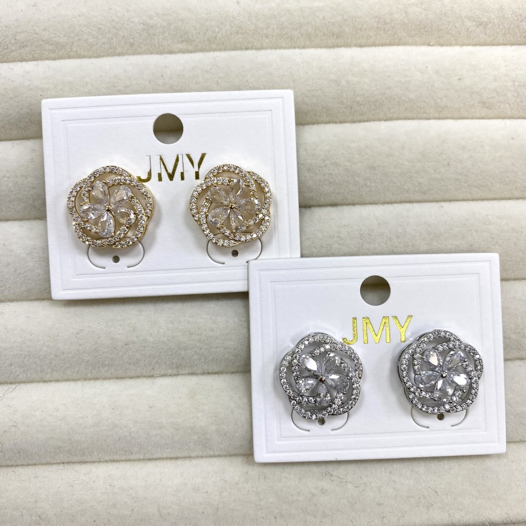 Brinco bijoux fina Modelo flor em pedrinha e cravejado ✨