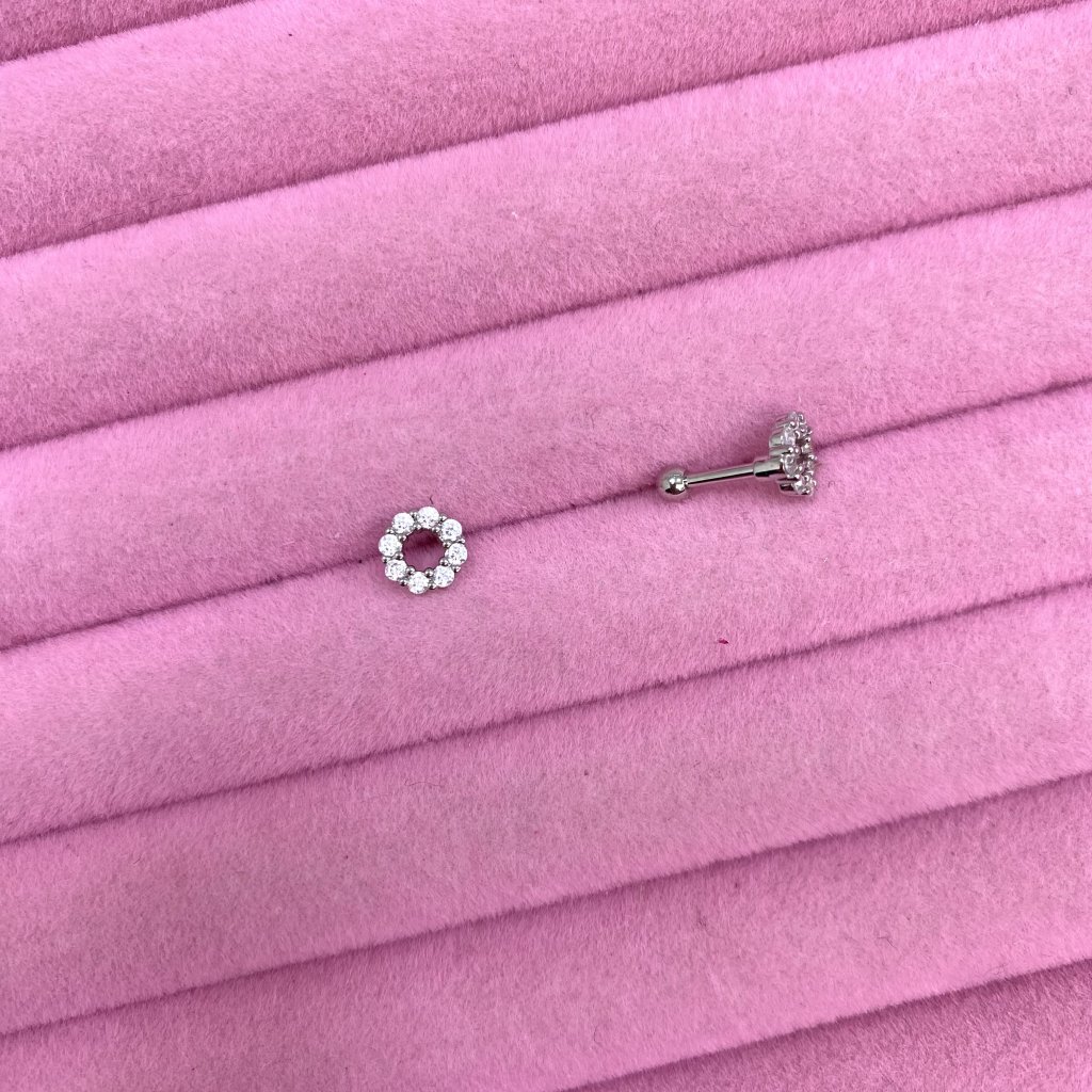 Piercing em aço inox para trágus ou hélix mini argola cravejada ✨