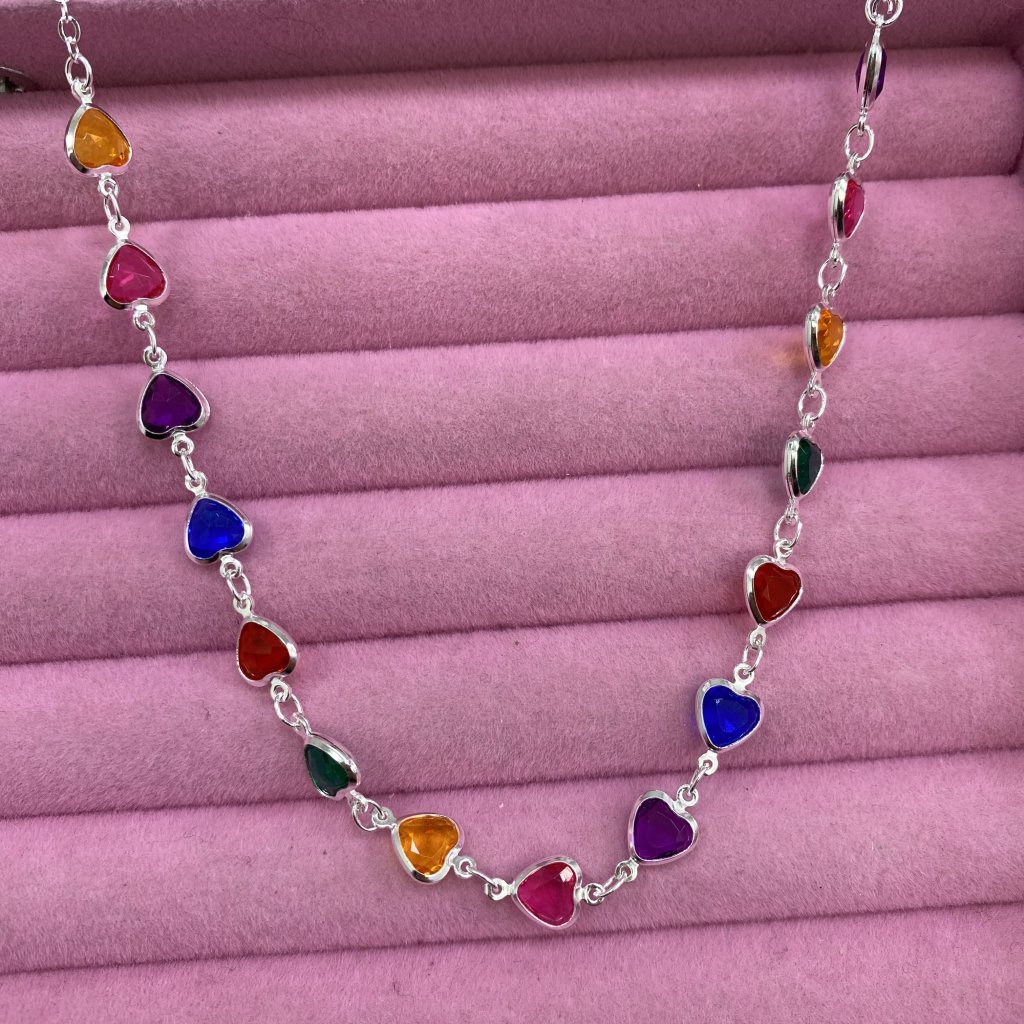 Gargantilha prata folheado fio coração colorido ✨