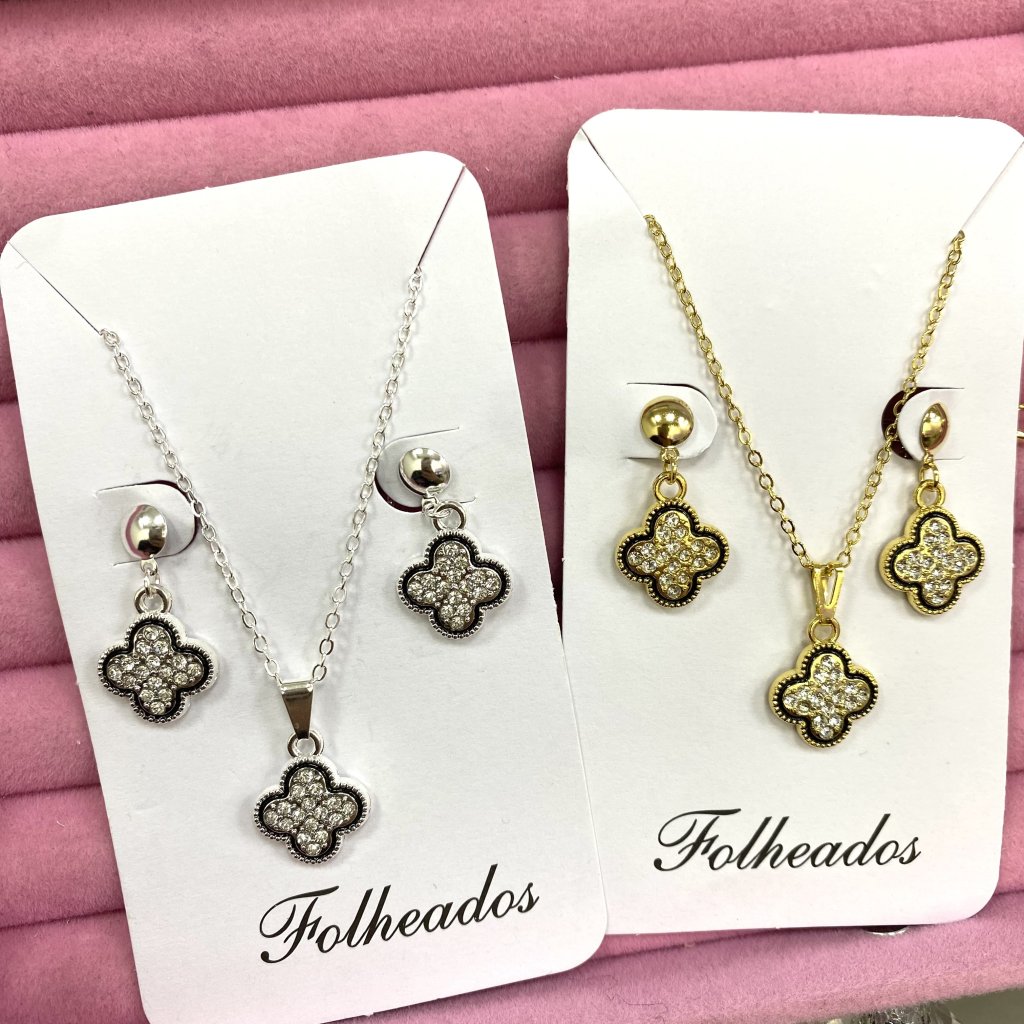 Conjunto colar e brinco folheado modelo flor da sorte cravejado ✨