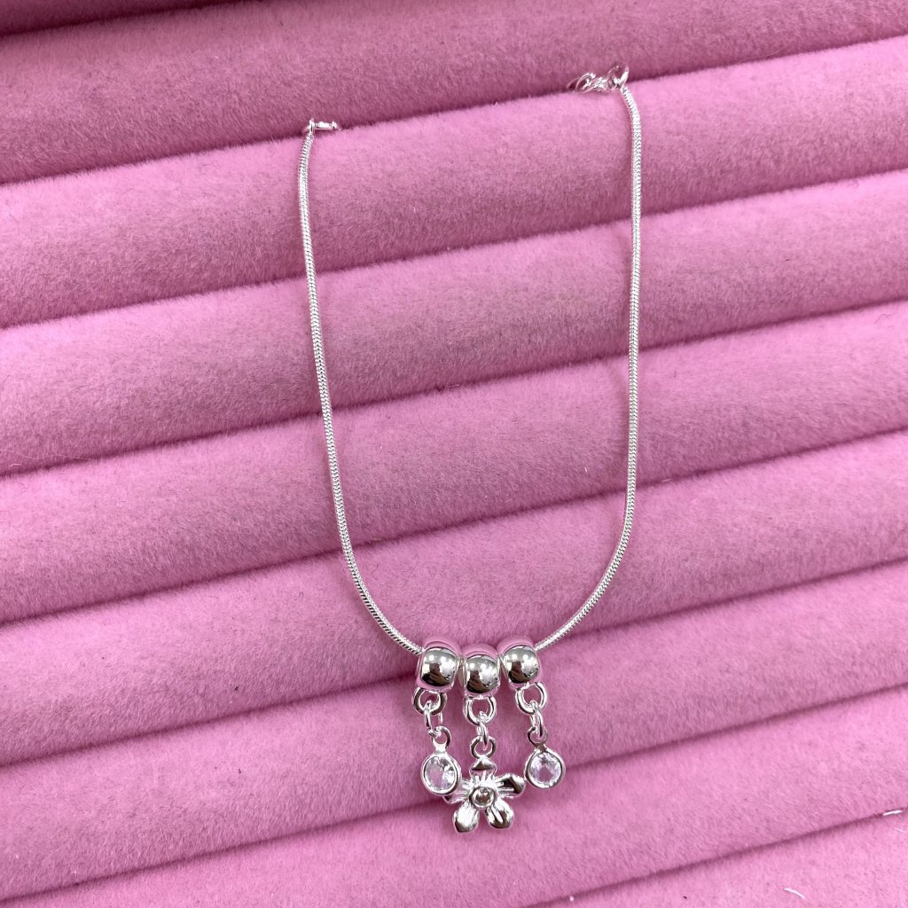 Pulseira prata folheado pingente flor e mini ponto de luz ✨