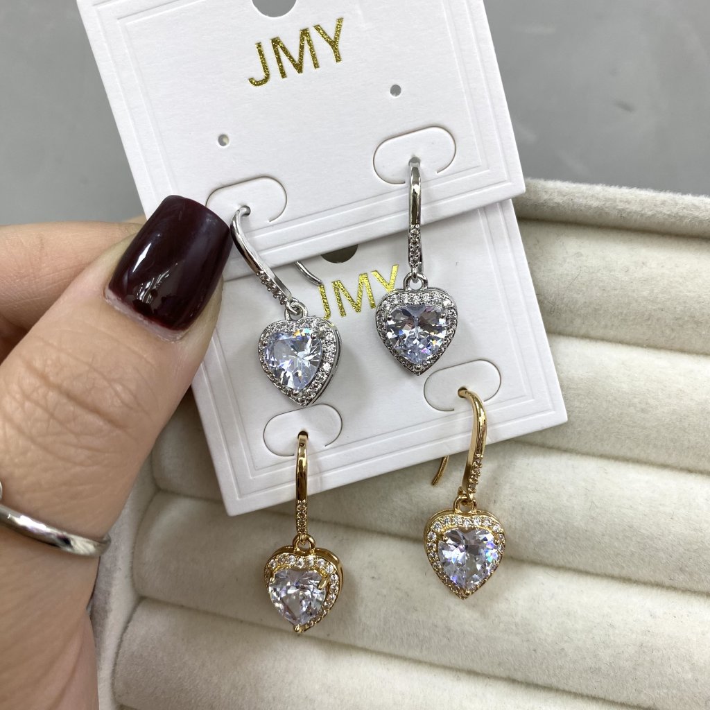 Brinco bijoux fina modelo coração cravejado e pedraria ✨