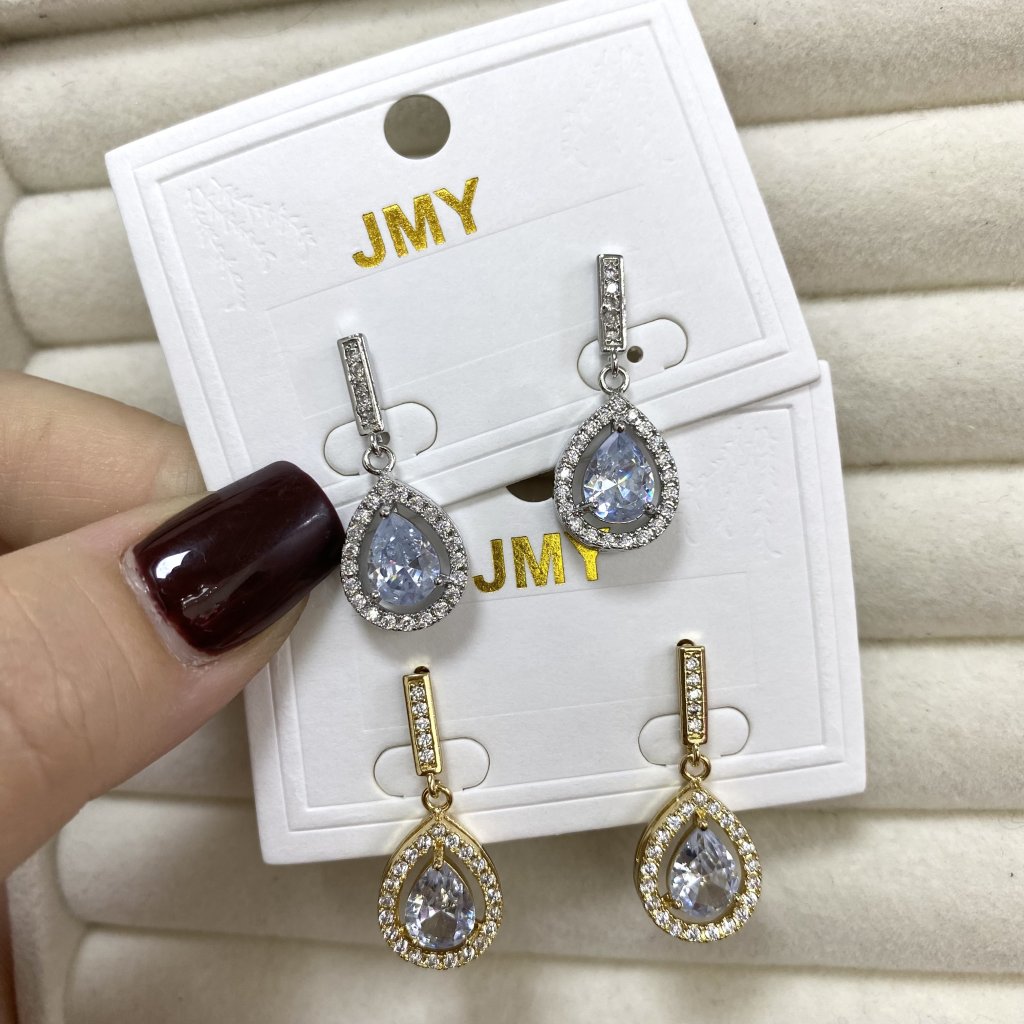 Brinco bijoux fina modelo gota cravejado e pedraria ✨