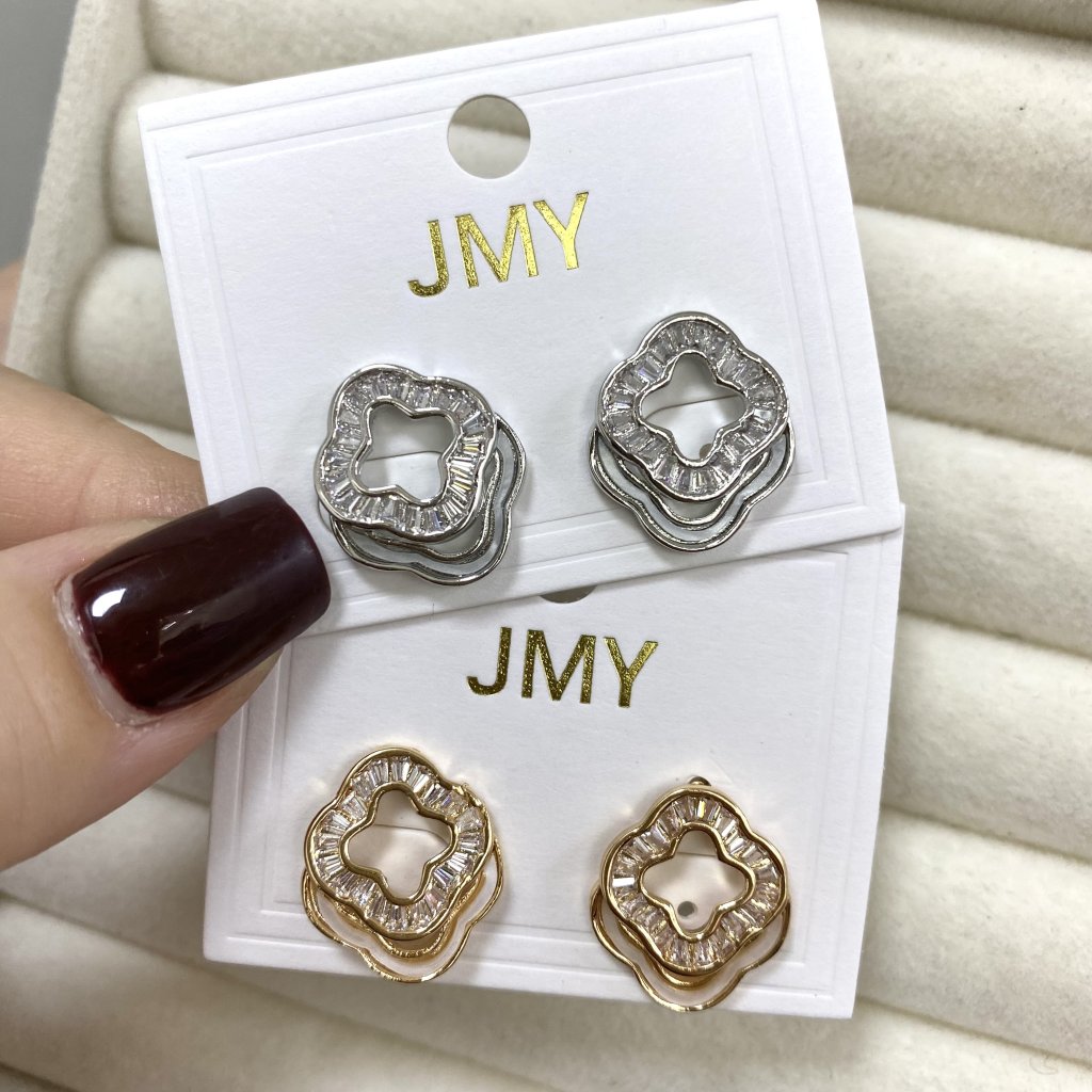 Brinco bijoux fina Modelo flor da sorte cravejado duo ✨