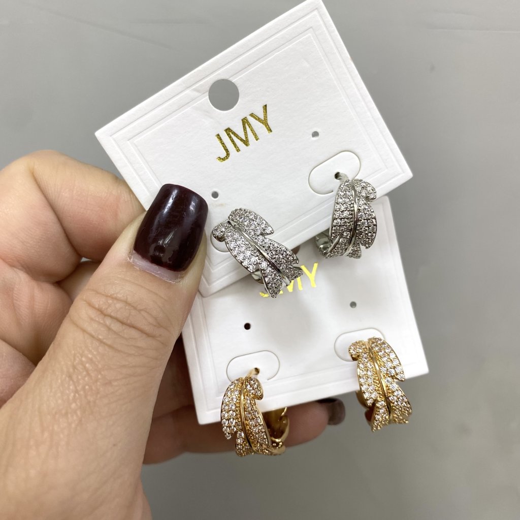 Brinco bijoux fina modelo argola folha cravejada ✨