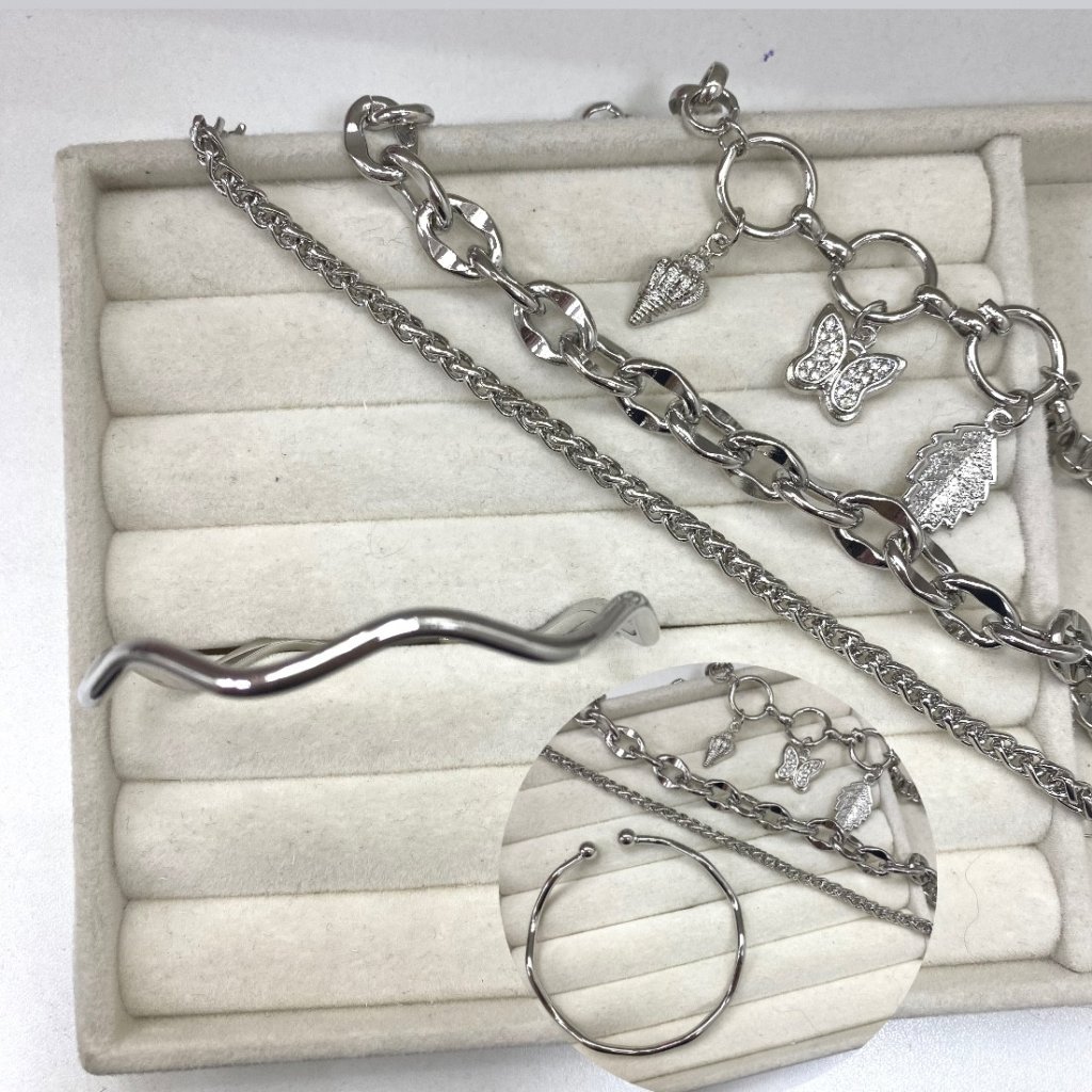 Kit pulseiras + bracelete ondulado modelo borboleta cravejada ✨