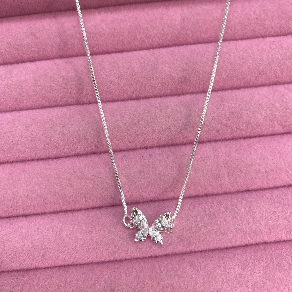 Colar prata folheado mini borboleta cravejada ✨