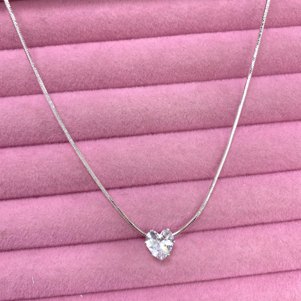 Gargantilha prata folheado fio liso e coração de luz ✨