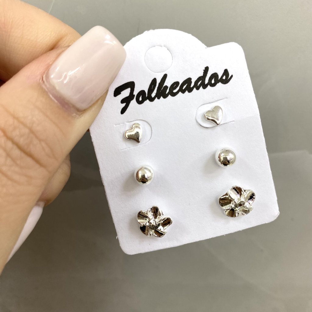 Trio de brincos prata folheado mini coração, bolinha e flor ✨