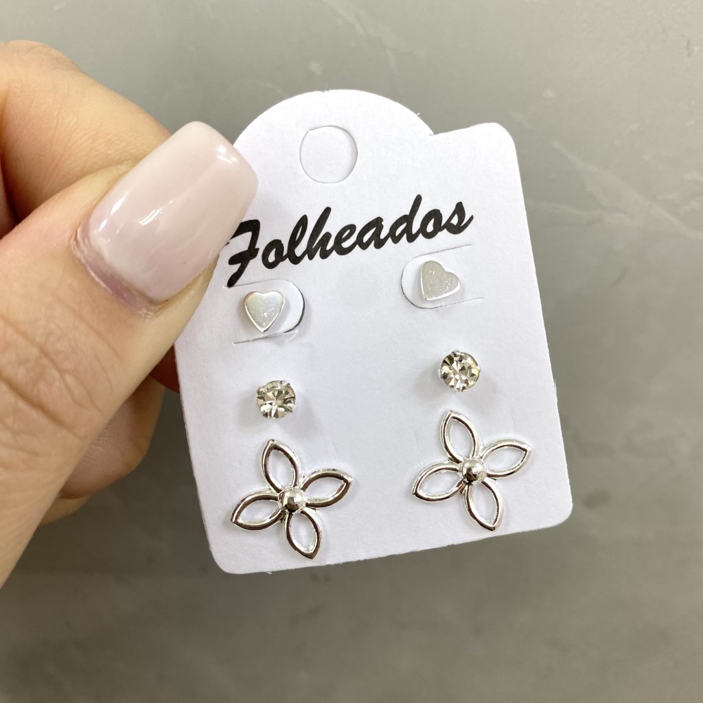 Trio de brincos prata folheado coração, mini ponto de luz, flor média ✨