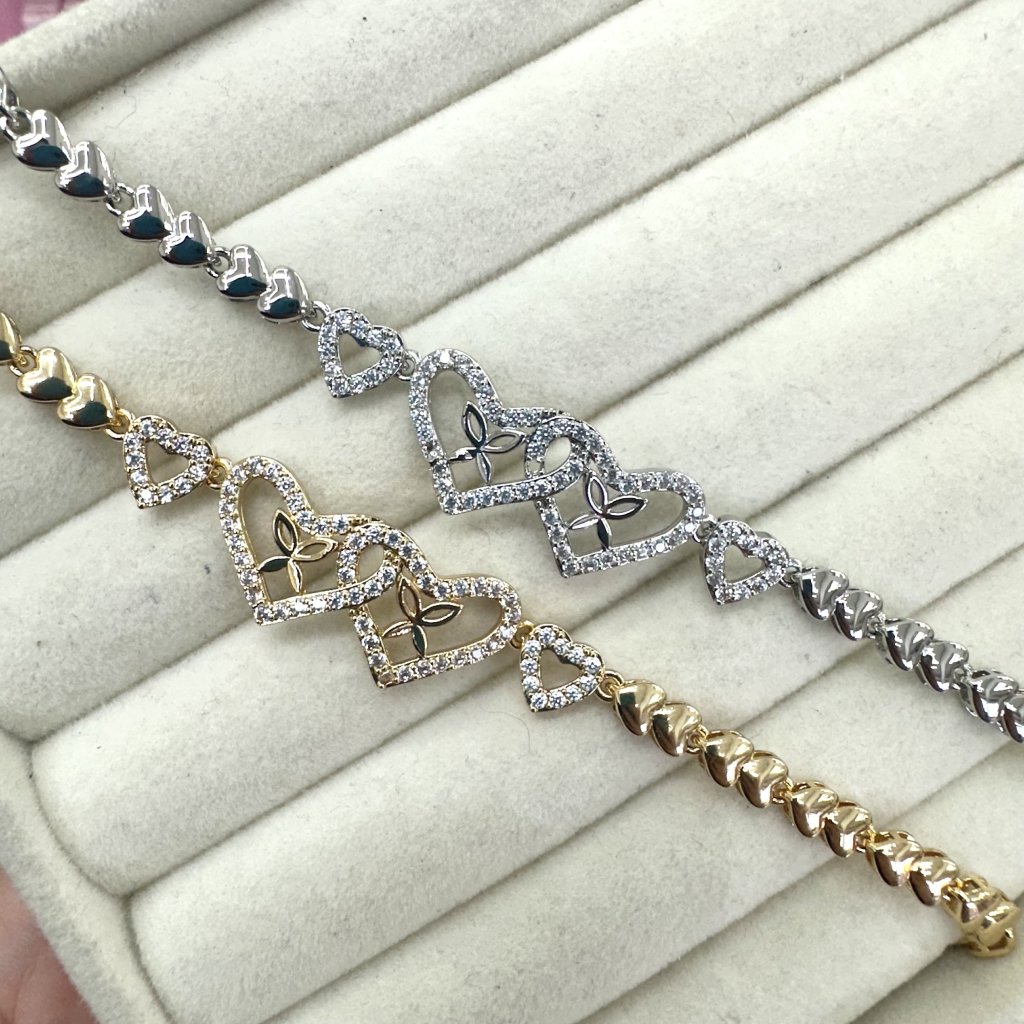 Pulseira bijoux fina Modelo elos de coração e Coração cravejado e lacinho 