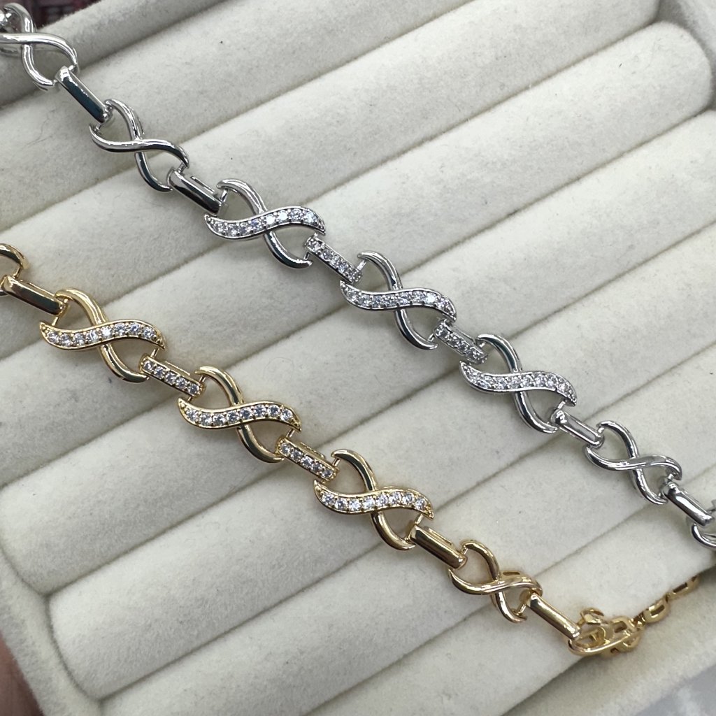Pulseira bijoux fina Modelo Elos símbolo do infinito liso e cravejado ✨