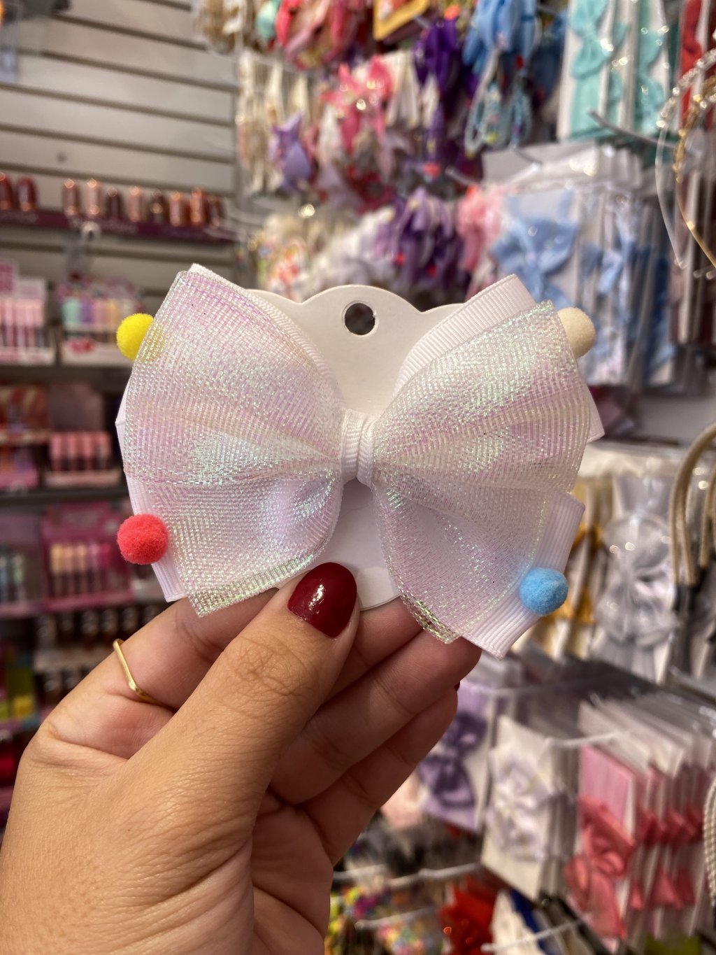 Laço branco com Pompom 