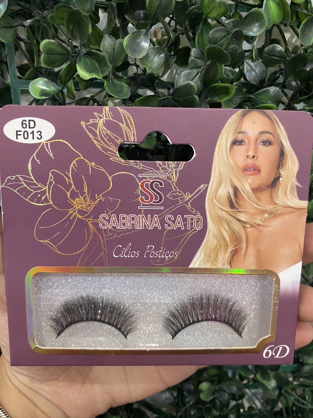 Cílios postiços Sabrina Sato 