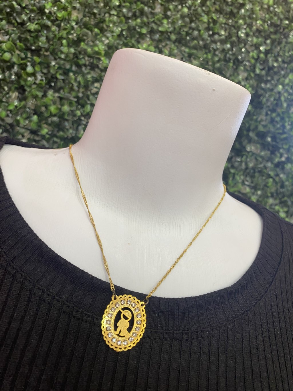 Colar dourado