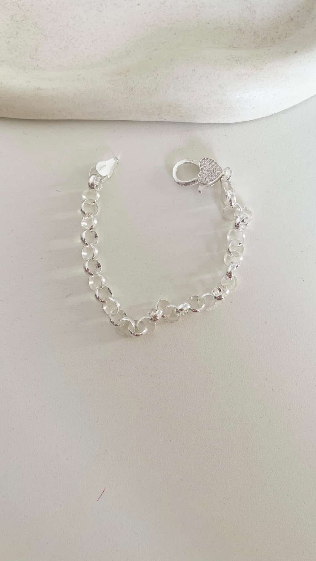 pulseira elo portugues com fecho coração cravejado 