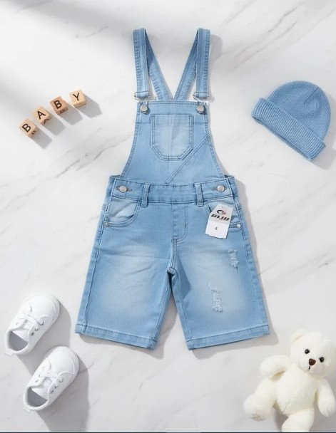 Jardineira Gijo Jeans Detalhe Bolso Frontal Rasgada Cód: 519