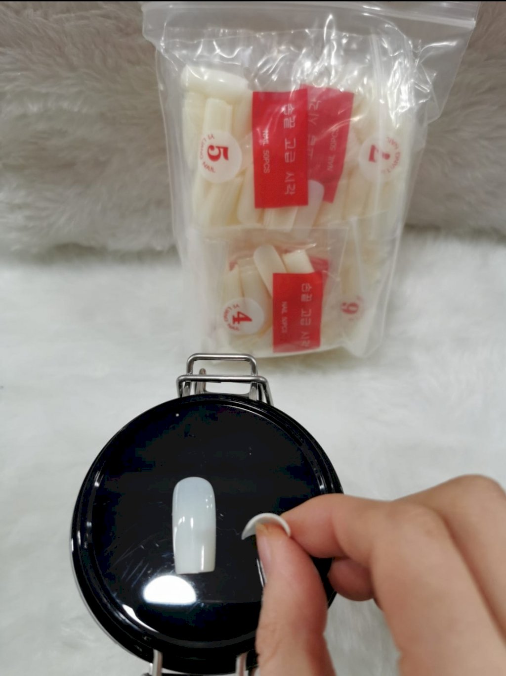 Postiça quadrada com curvatura 