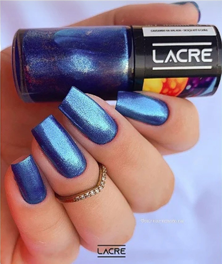 Esmalte lacre desço até o chão 