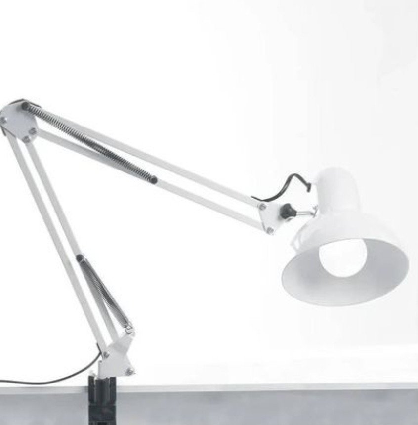 Luminária estendida branca