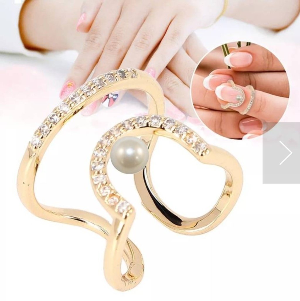 Anel dourado com pérola 