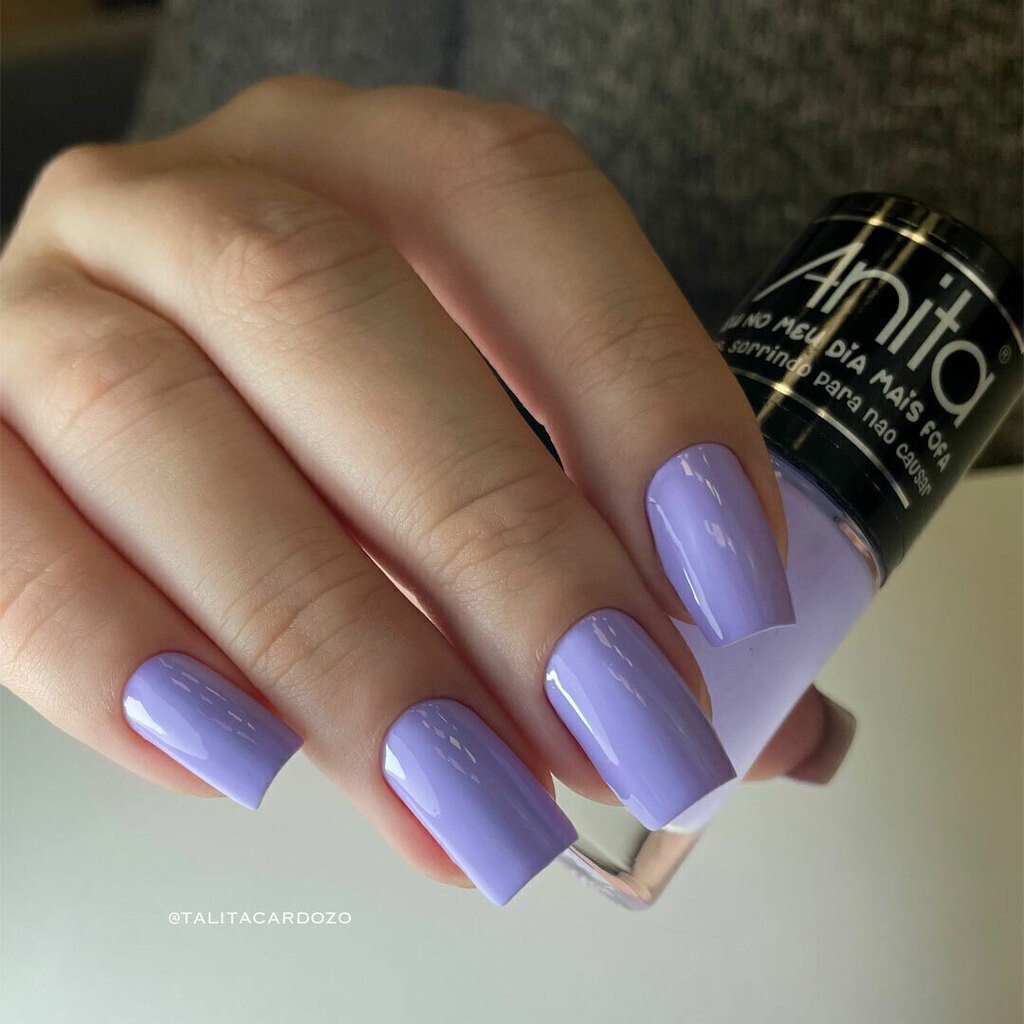 anita sorrindo para nao causar