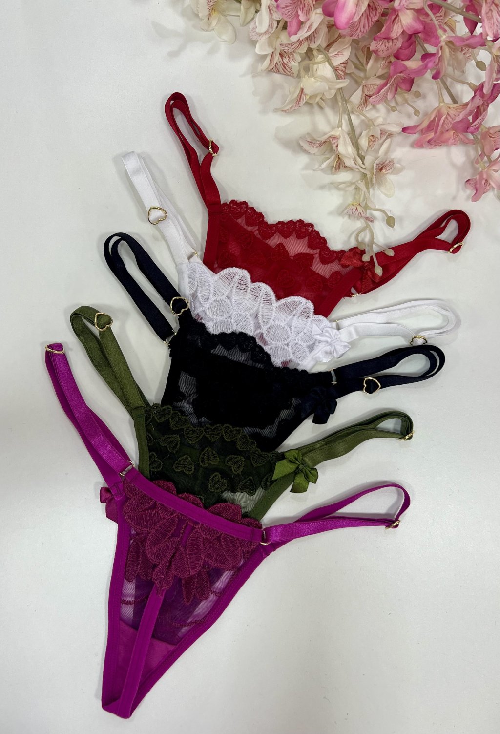 Calcinhas de tule bordado