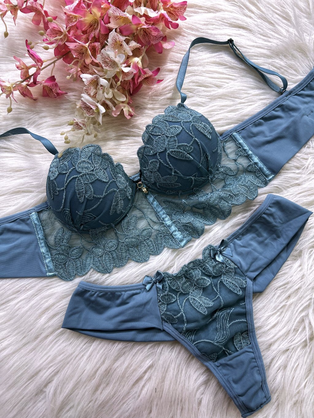 Conjunto em tule bordado 