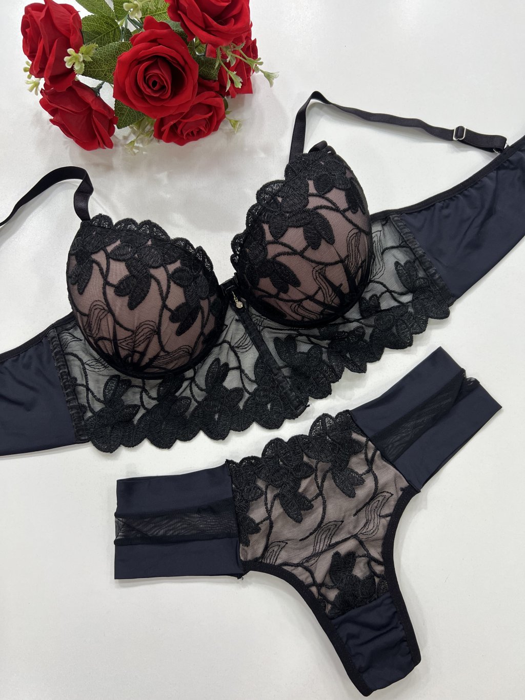 Conjunto em Tule bordado 