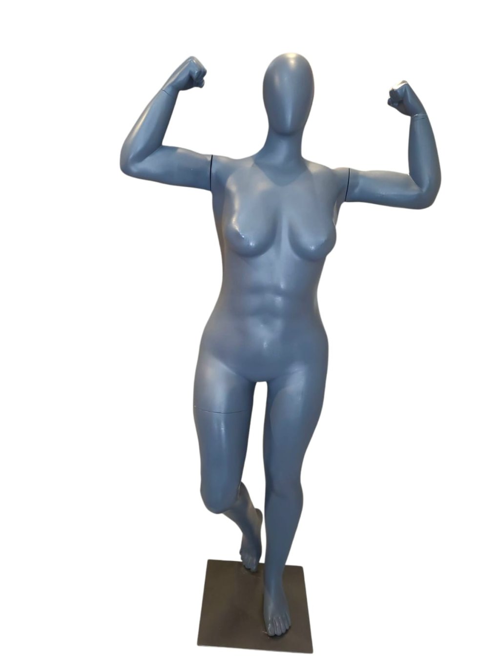 MANEQUIM FEMININO PLUS CONCRETO 