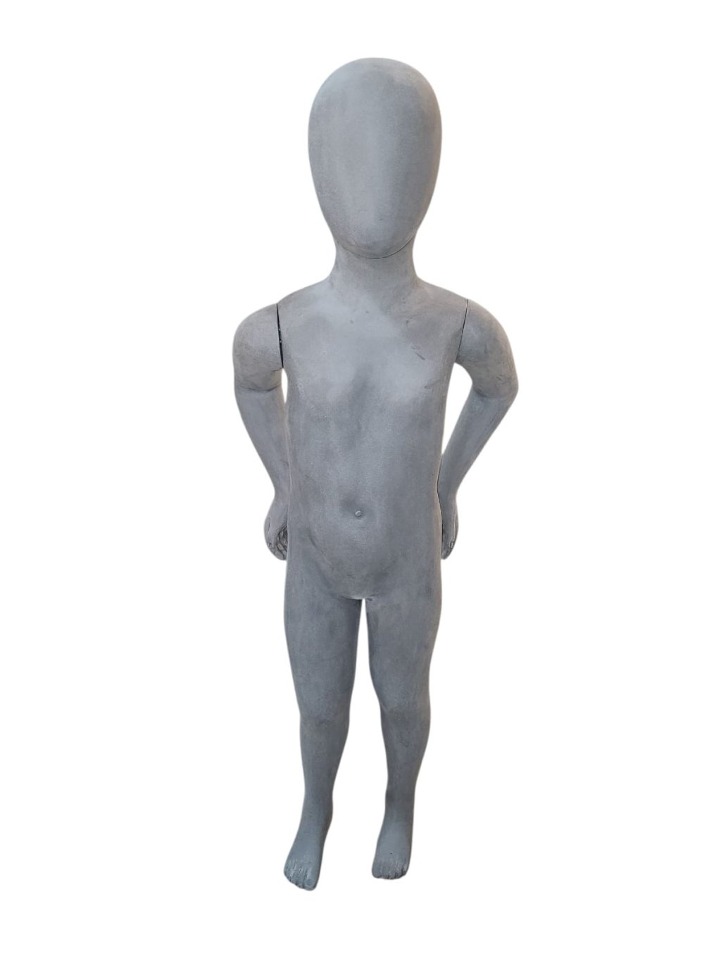MANEQUIM INFANTIL BRAÇO PARA TRÁS CINZA