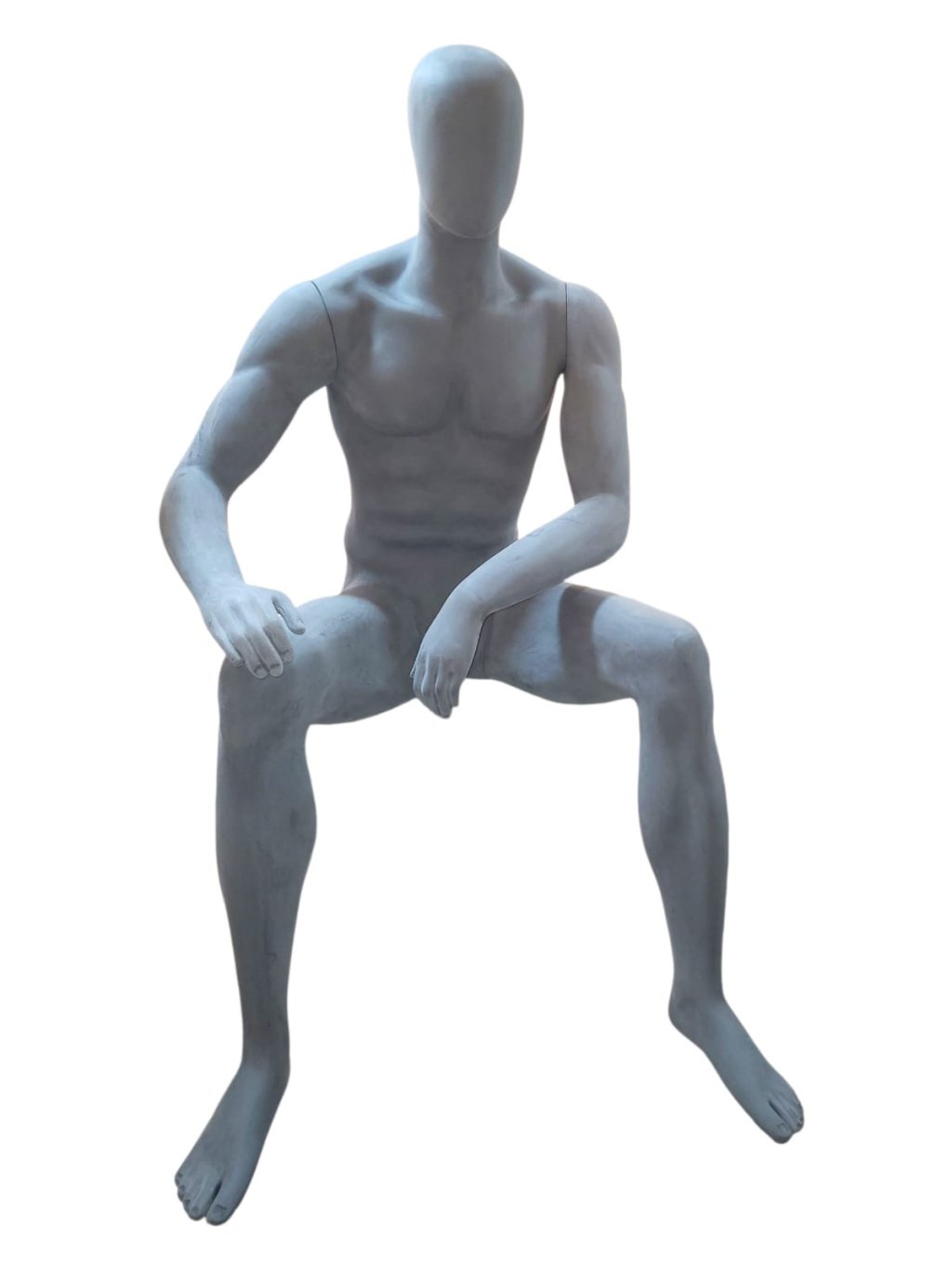 MANEQUIM MASCULINO SENTADO CINZA