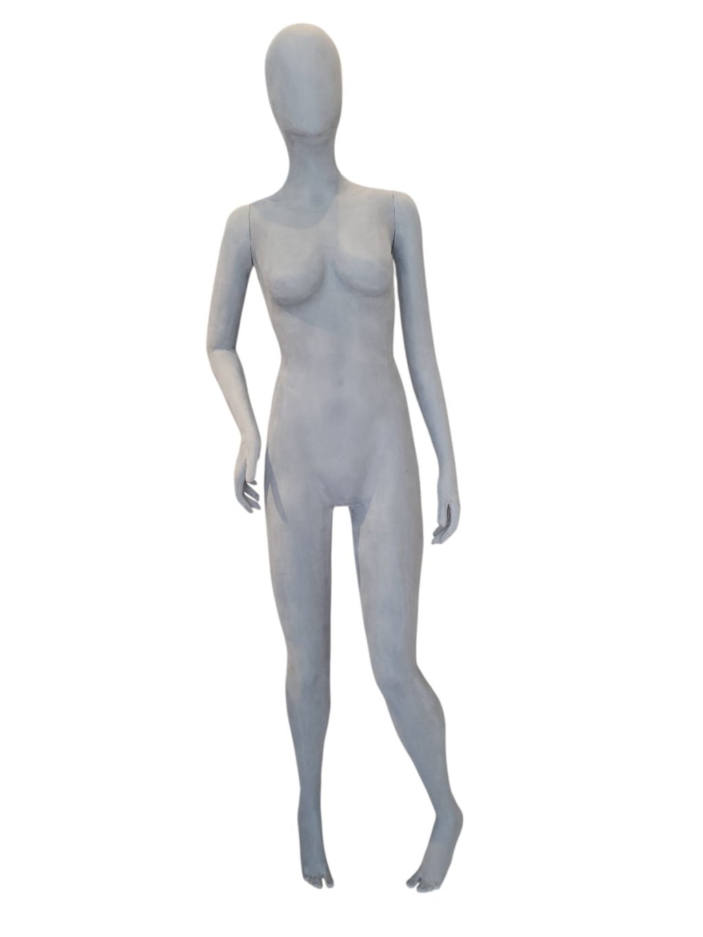 MANEQUIM FEMININA INCLINADA PARA TRÁS CINZA 