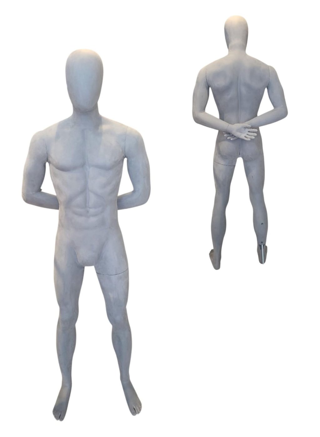 MANEQUIM MASCULINO BARÇO CRUZADO PARA TRÁS CINZA 