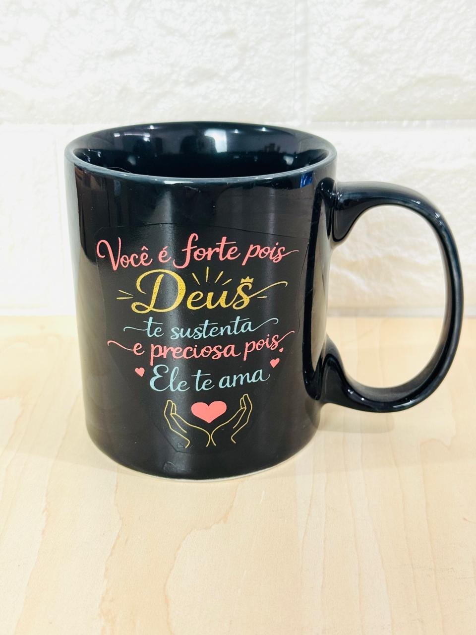 Caneca Aurora Preta Mão de Deus