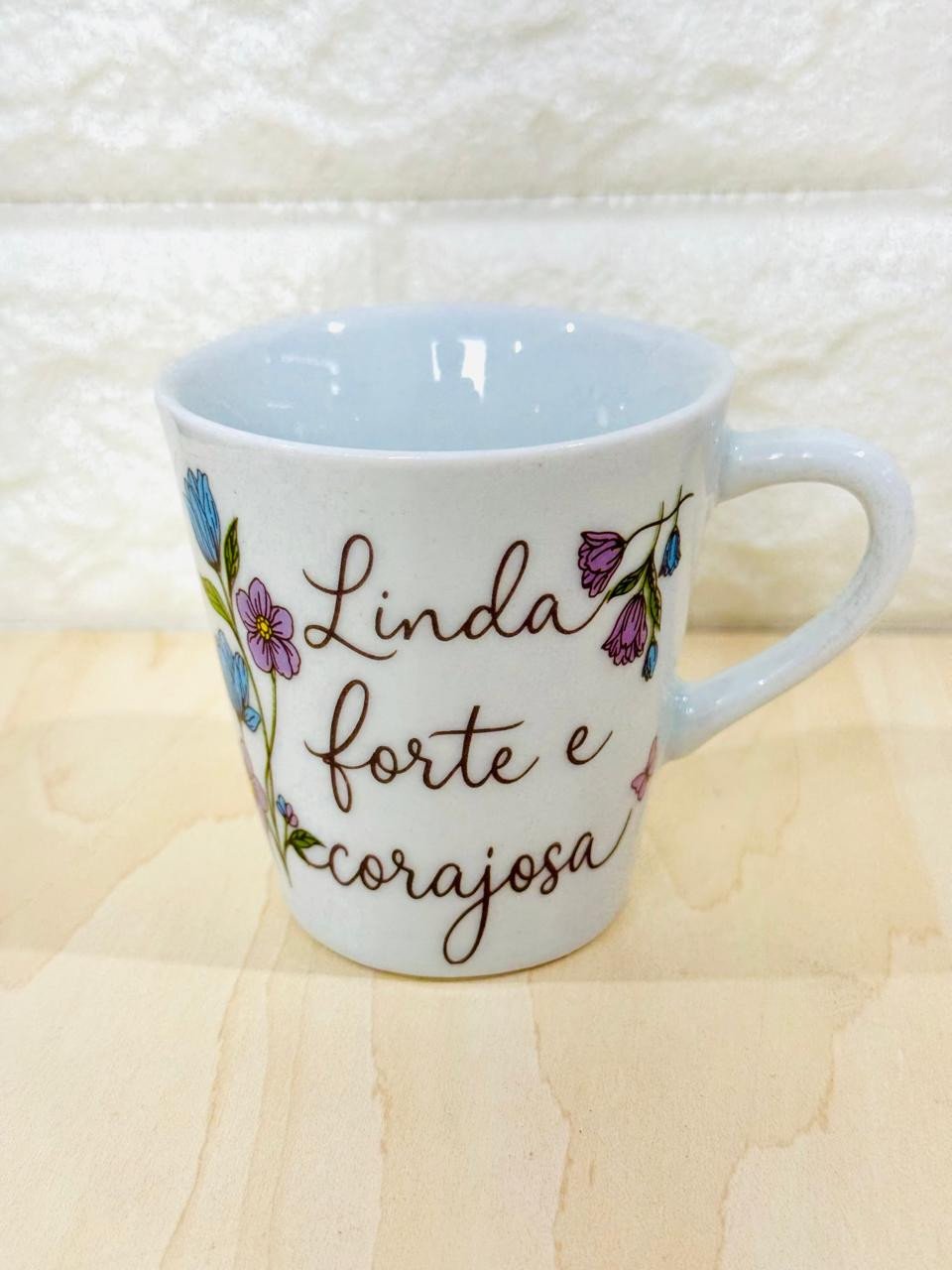 Xícara Branca Linda, Forte e Corajosa