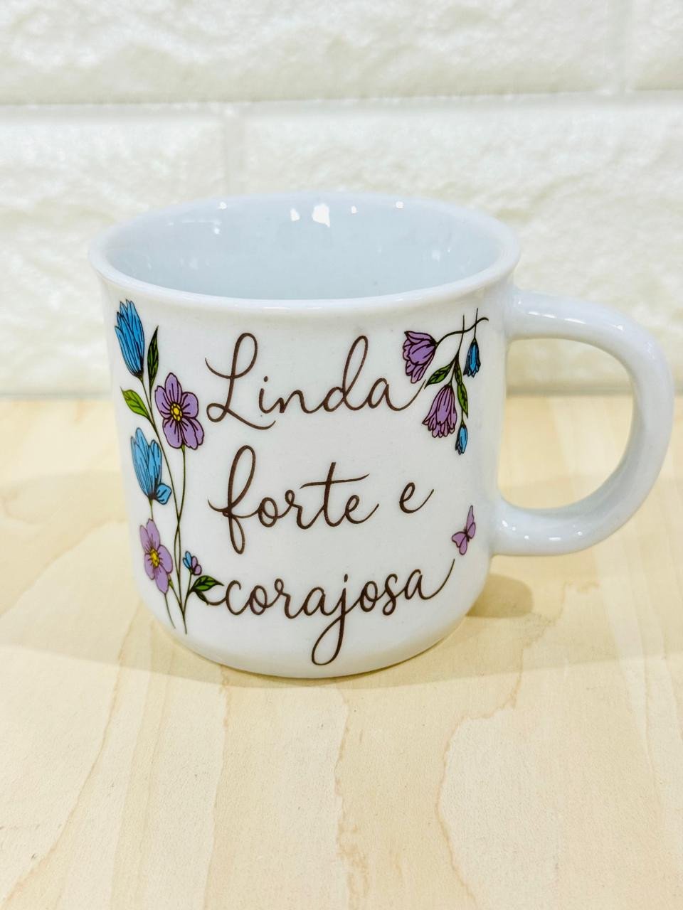 Caneca Ágatha Branca Linda, Forte e Corajosa