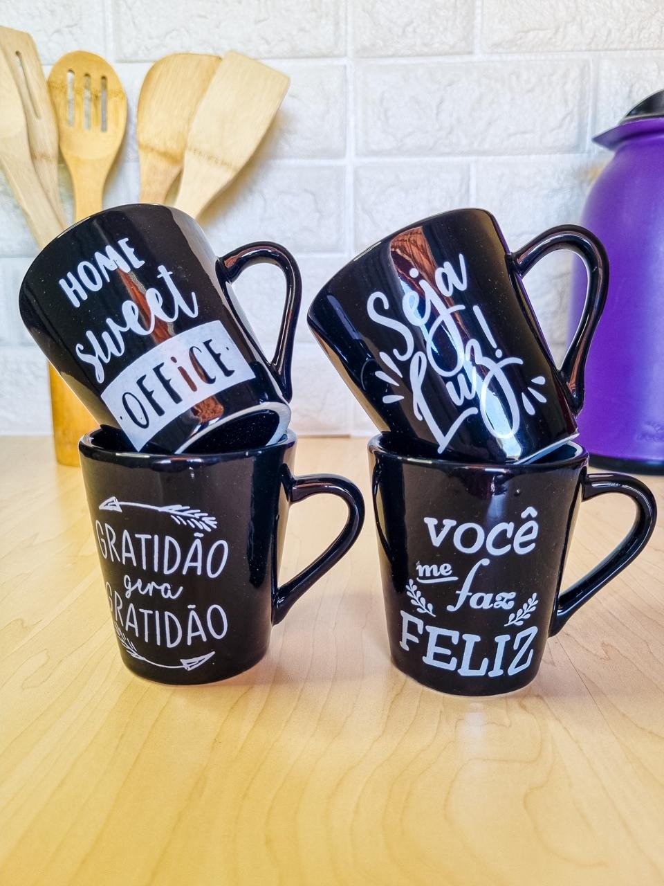 Kit 4 Xícaras Pretas Frases Brancas