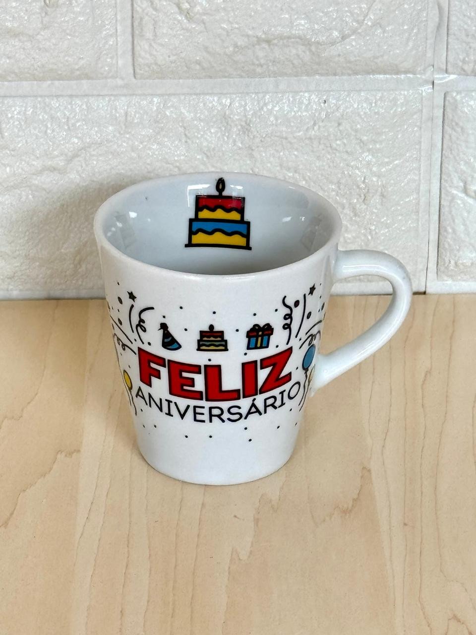 Xícara Branca Feliz Aniversário