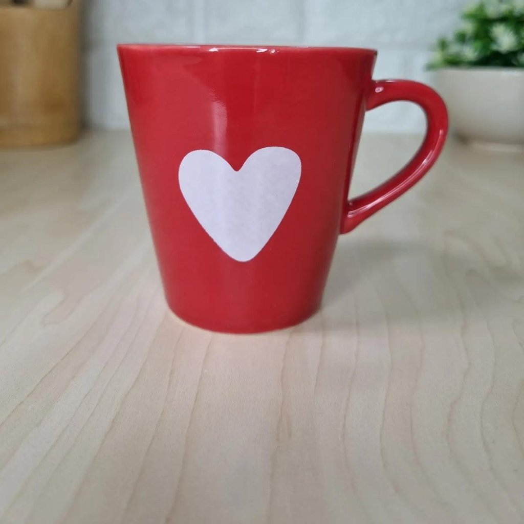 Xícara Vermelha Coração Branco 