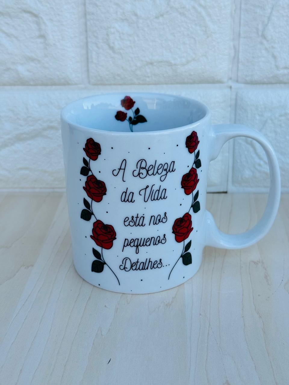 Caneca Aurora Branca Rosas Vermelhas