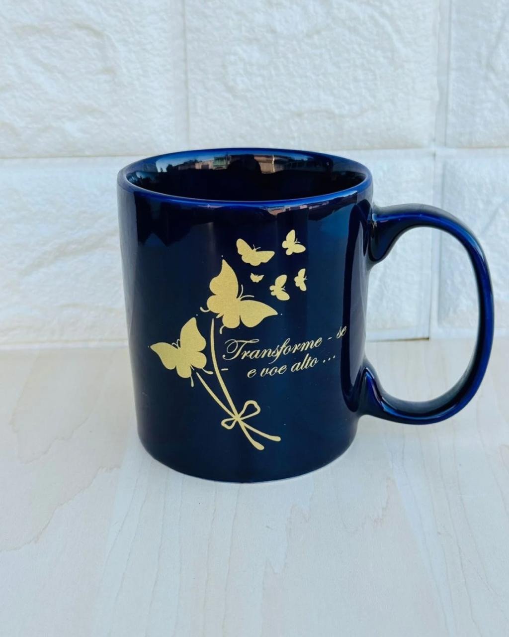 Caneca Aurora Azul Borboletas Douradas