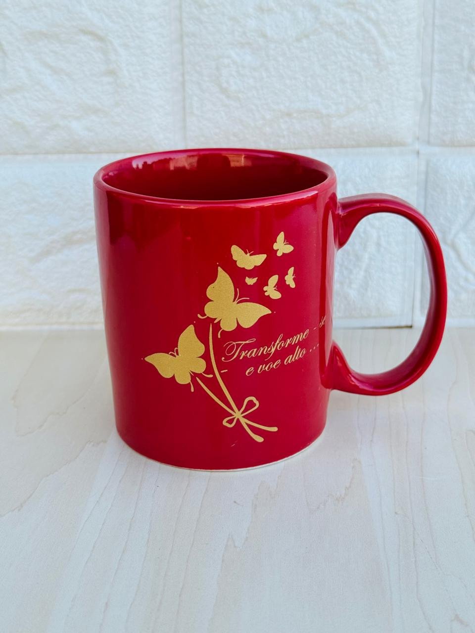 Caneca Aurora Vermelha Borboletas Douradas
